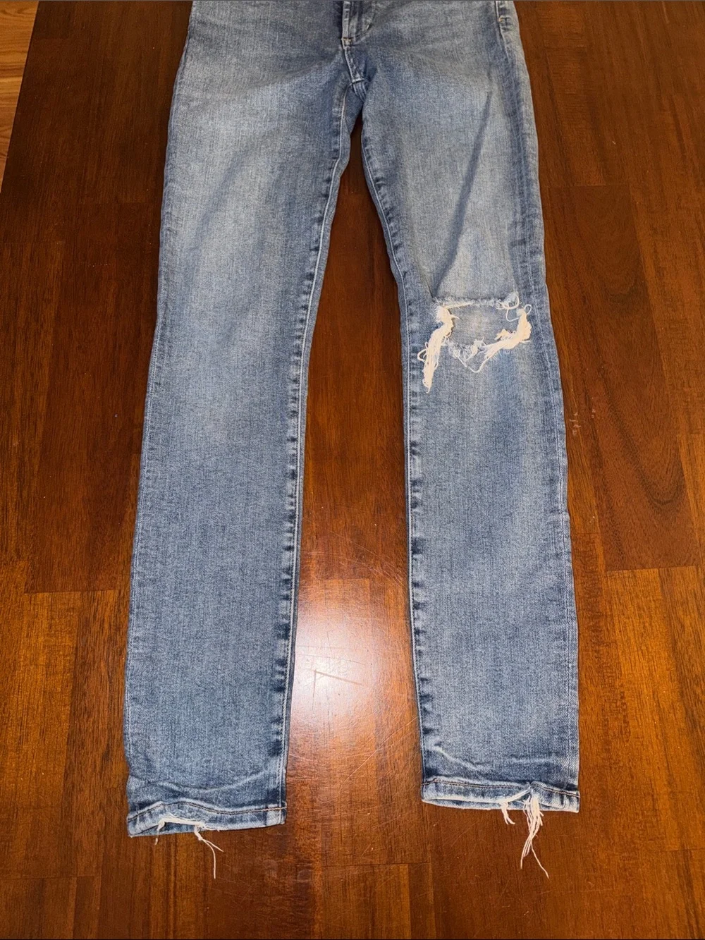 Citizens of Humanity Rocket Ankle Medium Blue Wash Distressed jeans. Size 27.